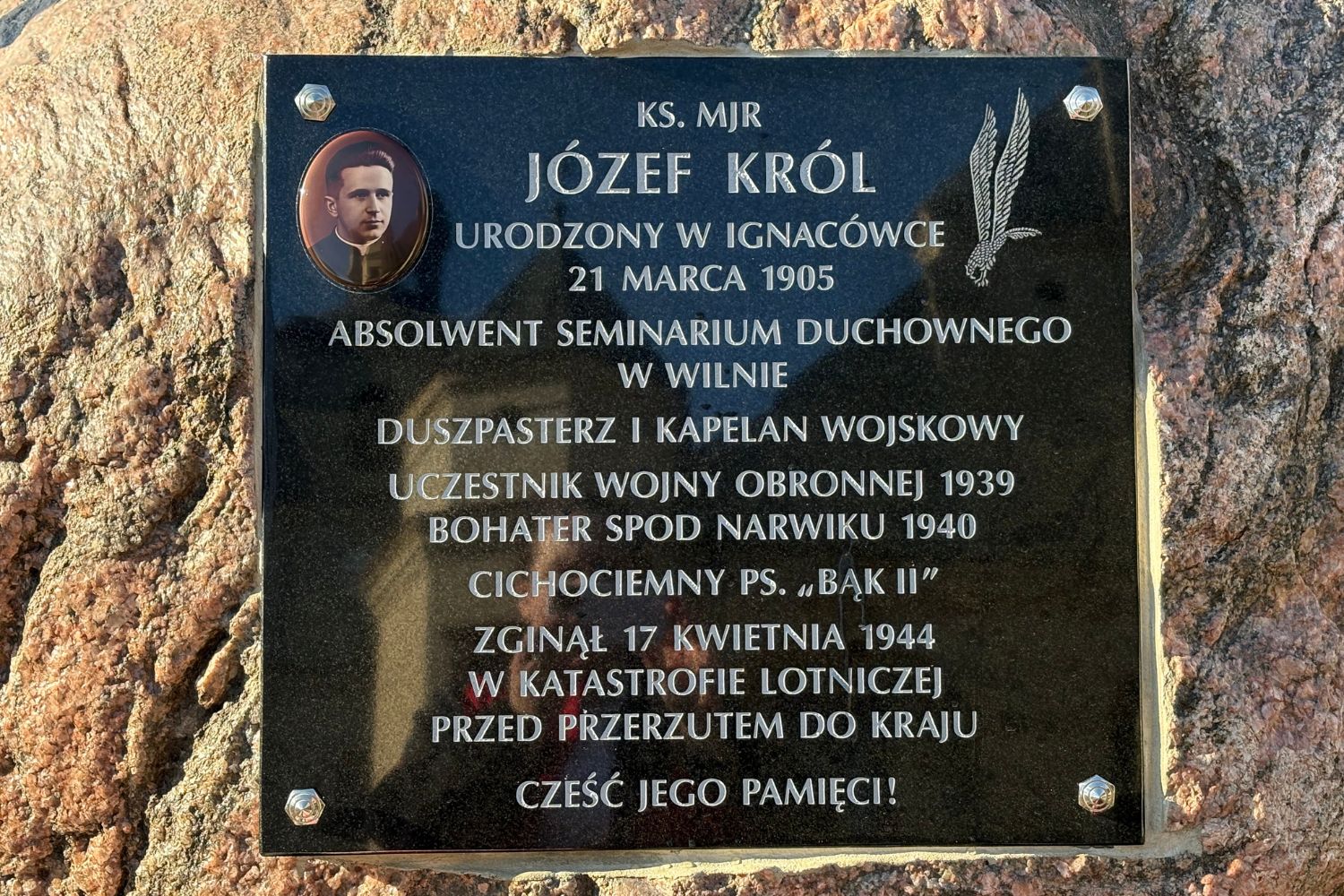 Wąchock. Poświęcenie tablicy upamiętniającej księdza majora Józefa Króla / Fot. Anna Głąb - Radio Kielce