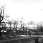 Kielce. Ulica Seminaryjska. 1968 rok. Ulica Seminaryjska, wówczas Gwardii Ludowej, kończąca się skrzyżowaniem z ulicą Wesołą / źródło: facebook.com/kieleckieinwestycje