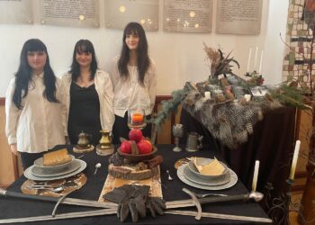 14.04.2026. Sandomierz. Zespół Szkół Gastronomicznych i Hotelarskich w Sandomierzu. Wystawa aranżacji stołów inspirowanych literaturą światową / Fot. Grażyna Szlęzak-Wójcik - Radio Kielce