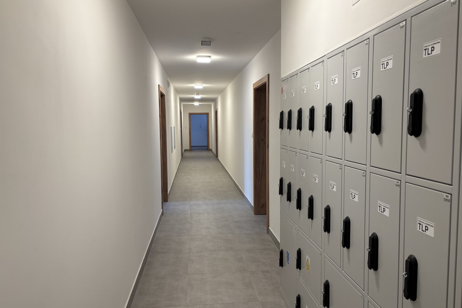 17.04.2026. Sędziszów. Przekazanie pierwszych mieszkań komunalnych w województwie świętokrzyskim wybudowane w ramach Społecznej Inicjatywy Mieszkaniowej / Fot. Marcin Marszałek - Radio Kielce