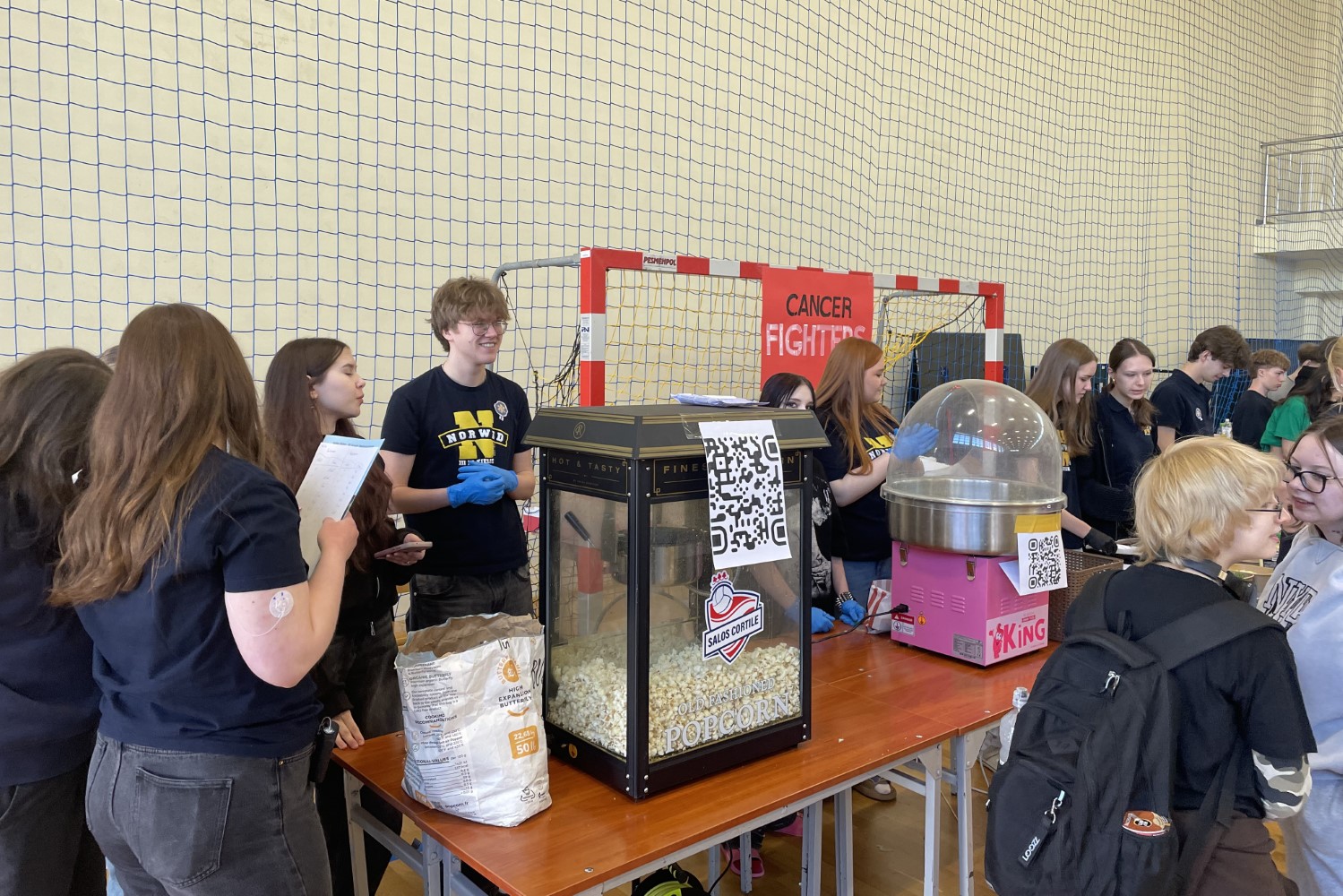 29.04.2026. Kielce. III Liceum Ogólnokształcące im Cypriana Kamila Norwida w Kielcach. Zbiórka pieniędzy dla Fundacji Cancer Fighters / Fot. Daniel Lenart - Radio Kielce