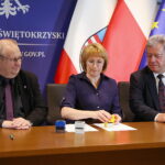 10.04.2026. Kielce. Podpisanie umów w ramach rządowego programu „Aktywne Place Zabaw” / Fot. Wiktor Taszłow - Radio Kielce