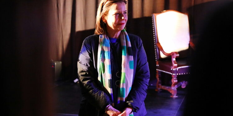 14.04.2026. Kielce. Państwowe Liceum Sztuk Plastycznych imienia Józefa Szermentowskiego w Kielcach. Aktorka Agata Kulesza odwiedziła kieleckie liceum / Fot. Wiktor Taszłow - Radio Kielce