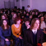 14.04.2026. Kielce. Państwowe Liceum Sztuk Plastycznych imienia Józefa Szermentowskiego w Kielcach. Aktorka Agata Kulesza odwiedziła kieleckie liceum / Fot. Wiktor Taszłow - Radio Kielce