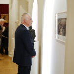 21.04.2026. Oblęgorek. Wernisaż wystawy "Roma Aeterna – antyczne fascynacje Henryka Sienkiewicza". / Fot. Wiktor Taszłow - Radio Kielce