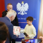 16.04.2026. Kielce. Świętokrzyski Urząd Wojewódzki. Młodzi bohaterowie zostali uhonorowani odznakami „Iuvenis Forti" / Fot. Wiktor Taszłow - Radio Kielce