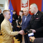 16.04.2026. Kielce. Świętokrzyski Urząd Wojewódzki. Młodzi bohaterowie zostali uhonorowani odznakami „Iuvenis Forti" / Fot. Wiktor Taszłow - Radio Kielce