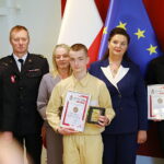 16.04.2026. Kielce. Świętokrzyski Urząd Wojewódzki. Młodzi bohaterowie zostali uhonorowani odznakami „Iuvenis Forti" / Fot. Wiktor Taszłow - Radio Kielce