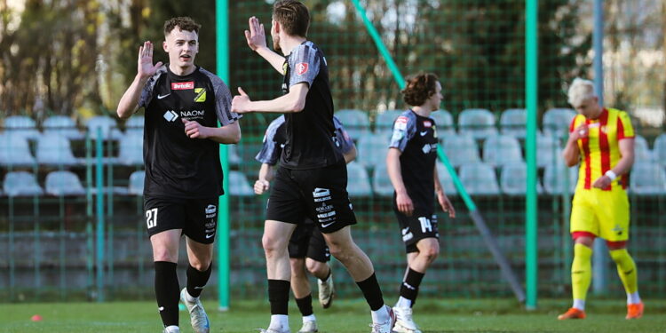 17.04.2026. Kielce. Mecz Betclic 3. Ligi: Korona Kielce II - Naprzód Jędrzejów / Fot. Wiktor Taszłow - Radio Kielce