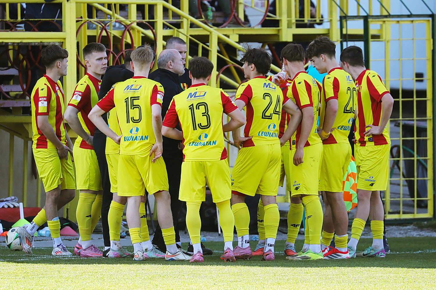 17.04.2026. Kielce. Mecz Betclic 3. Ligi: Korona Kielce II - Naprzód Jędrzejów / Fot. Wiktor Taszłow - Radio Kielce