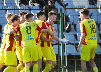 17.04.2026. Kielce. Mecz Betclic 3. Ligi: Korona Kielce II - Naprzód Jędrzejów / Fot. Wiktor Taszłow - Radio Kielce