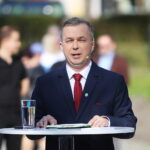 19.04.2026. Pińczów. Przedwyborcza debata z udziałem kandydatów na burmistrza Miasta i Gminy Pińczów. Na zdjęciu: Łukasz Niebudek / Fot. Wiktor Taszłow - Radio Kielce