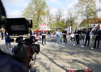 19.04.2026. Pińczów. Przedwyborcza debata z udziałem kandydatów na burmistrza Miasta i Gminy Pińczów / Fot. Wiktor Taszłow - Radio Kielce