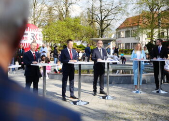 19.04.2026. Pińczów. Przedwyborcza debata z udziałem kandydatów na burmistrza Miasta i Gminy Pińczów / Fot. Wiktor Taszłow - Radio Kielce