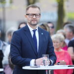 19.04.2026. Pińczów. Przedwyborcza debata z udziałem kandydatów na burmistrza Miasta i Gminy Pińczów. Na zdjęciu: Piotr Karbowniczek / Fot. Wiktor Taszłow - Radio Kielce