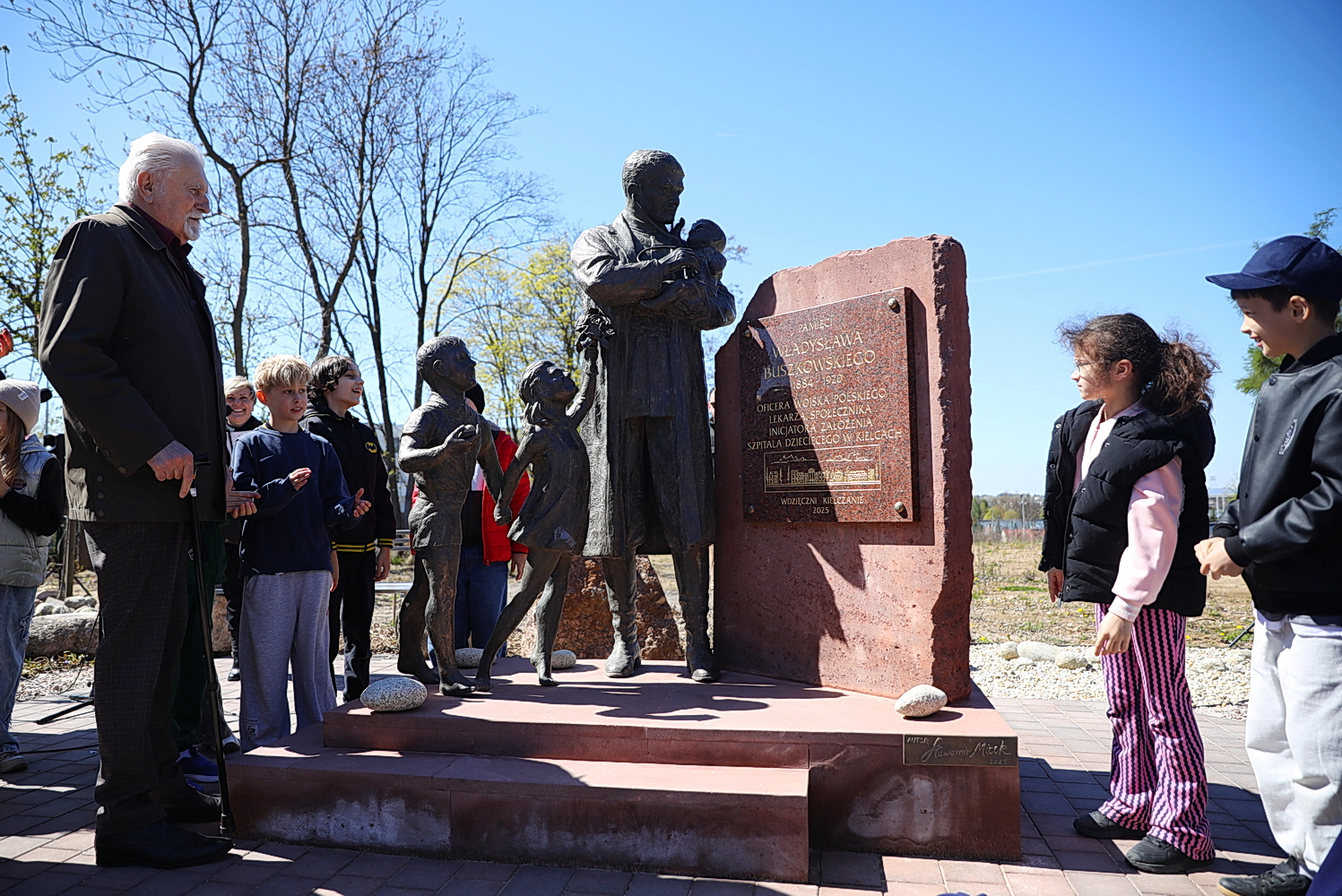 Kielce. Odsłonięcie pomnika dr Władysława Buszkowskiego