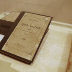 21.04.2026. Oblęgorek. Wernisaż wystawy "Roma Aeterna – antyczne fascynacje Henryka Sienkiewicza". / Fot. Wiktor Taszłow - Radio Kielce