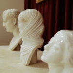 21.04.2026. Oblęgorek. Wernisaż wystawy "Roma Aeterna – antyczne fascynacje Henryka Sienkiewicza". / Fot. Wiktor Taszłow - Radio Kielce