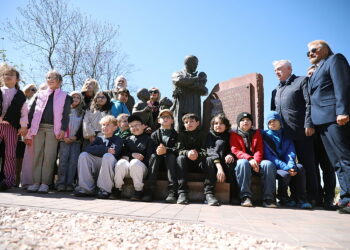 22.04.2026. Kielce. Odsłonięcie pomnika dr Władysława Buszkowskiego / Fot. Wiktor Taszłow - Radio Kielce