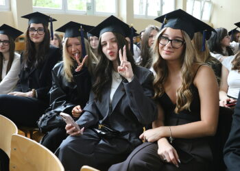 24.04.2026. IV LO w Kielcach. Zakończenie roku szkolnego maturzystów / Fot. Wiktor Taszłow - Radio Kielce