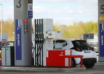 Benzyna podrożeje, cena diesla spadnie