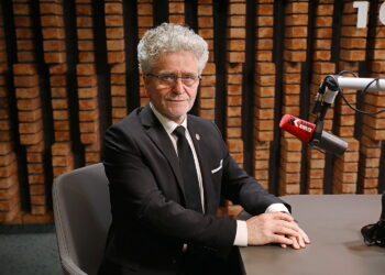 24.04.2026. Radio Kielce. Rozmowa Dnia. Na zdjęciu: Krzysztof Słoń - senator / Fot. Wiktor Taszłow - Radio Kielce