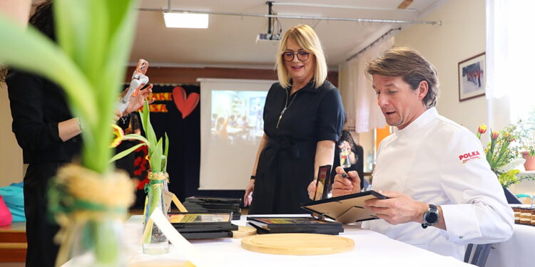 24.04.2026. Kielce. Warsztaty kulinarne z Karolem Okrasą / Fot. Wiktor Taszłow - Radio Kielce