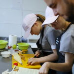 24.04.2026. Kielce. Warsztaty kulinarne z Karolem Okrasą / Fot. Wiktor Taszłow - Radio Kielce