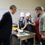 24.04.2026. Kielce. Warsztaty kulinarne z Karolem Okrasą / Fot. Wiktor Taszłow - Radio Kielce