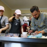 24.04.2026. Kielce. Warsztaty kulinarne z Karolem Okrasą / Fot. Wiktor Taszłow - Radio Kielce