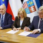 28.04.2026. Kielce. Podpisanie umów na realizacje projektów, których celem jest podnoszenie jakości kształcenia szkół z regionu świętokrzyskiego / Fot. Wiktor Taszłow - Radio Kielce