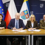 28.04.2026. Kielce. Podpisanie umów na realizacje projektów, których celem jest podnoszenie jakości kształcenia szkół z regionu świętokrzyskiego / Fot. Wiktor Taszłow - Radio Kielce