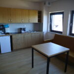 28.04.2026. Kielce. Uroczyste otwarcie budynku „Leśny dwór”, w którym powstało 12 mieszkań wspieranych dla osób w autyzmie / Fot. Wiktor Taszłow – Radio Kielce