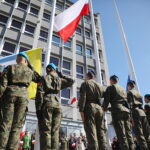 30.04.2026. Kielce. Urząd Marszałkowski. Uroczyste wciągnięcie flagi państwowej na maszt / Fot. Wiktor Taszłow - Radio Kielce