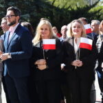 30.04.2026. Kielce. Urząd Marszałkowski. Uroczyste wciągnięcie flagi państwowej na maszt / Fot. Wiktor Taszłow - Radio Kielce