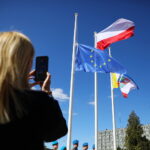 30.04.2026. Kielce. Urząd Marszałkowski. Uroczyste wciągnięcie flagi państwowej na maszt / Fot. Wiktor Taszłow - Radio Kielce