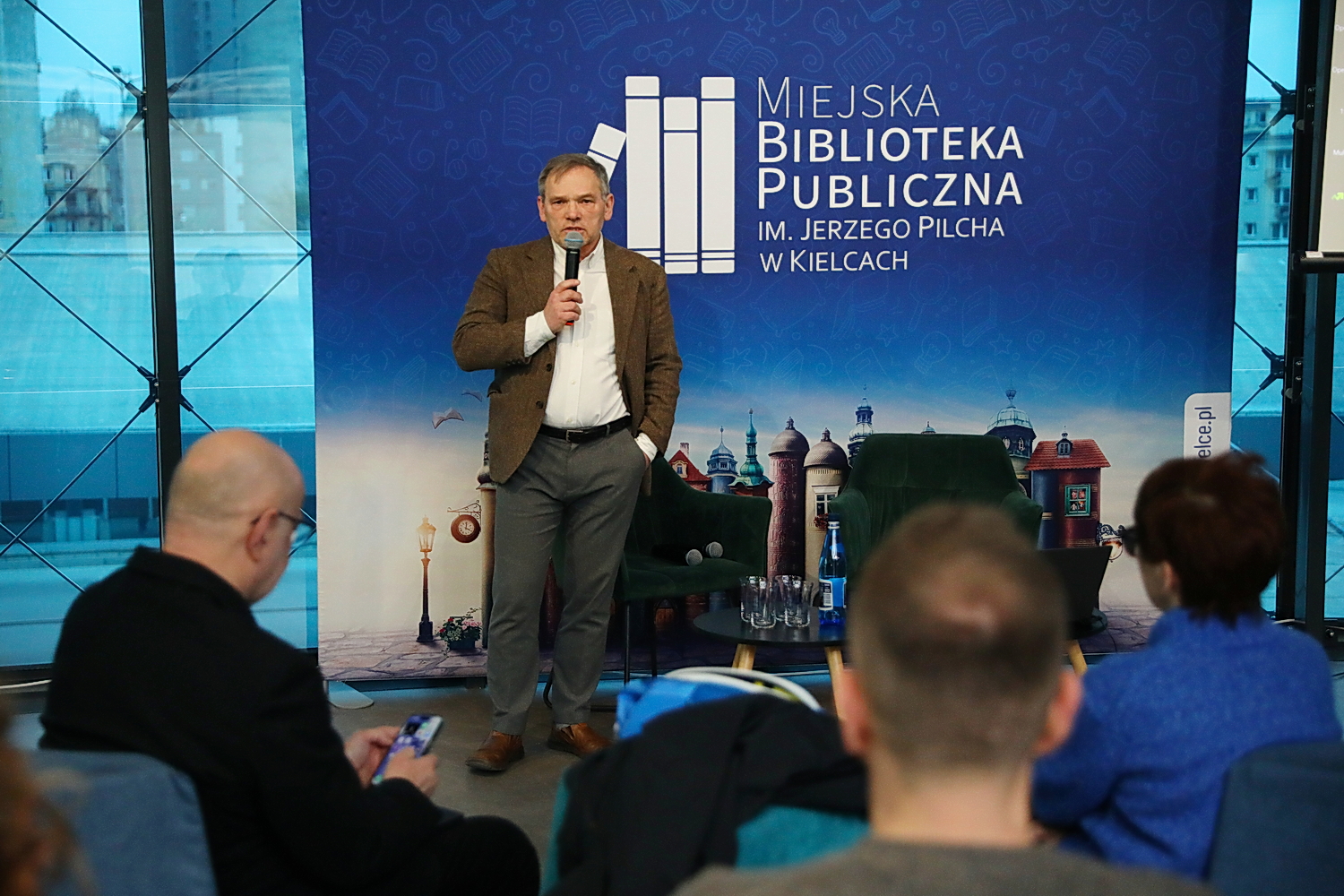 Jak może się zmienić przestrzeń wokół Świętokrzyskiego Urzędu Wojewódzkiego?