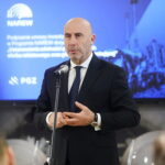 01.04.2026. Skarżysko-Kamienna. MESKO. Podpisanie umowy inwestycyjnej z programu NAREW między Polską Grupą Zbrojeniową a skarżyskim Mesko / Fot. Wiktor Taszłow - Radio Kielce