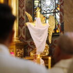 02.04.2026. Kielce. Msza Krzyżma w Bazylice Katedralnej / Fot. Wiktor Taszłow - Radio Kielce