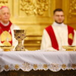 02.04.2026. Kielce. Msza Krzyżma w Bazylice Katedralnej / Fot. Wiktor Taszłow - Radio Kielce