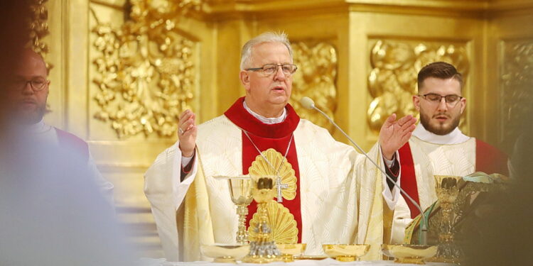 02.04.2026. Kielce. Msza Krzyżma w Bazylice Katedralnej / Fot. Wiktor Taszłow - Radio Kielce