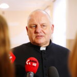 Bezdomni spotkali się na śniadaniu wielkanocnym - Radio Kielce