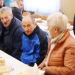 Bezdomni spotkali się na śniadaniu wielkanocnym - Radio Kielce