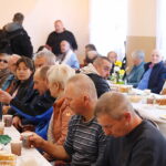 Bezdomni spotkali się na śniadaniu wielkanocnym - Radio Kielce