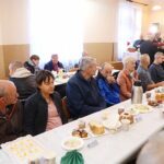 Bezdomni spotkali się na śniadaniu wielkanocnym - Radio Kielce