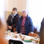 Bezdomni spotkali się na śniadaniu wielkanocnym - Radio Kielce