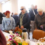 Bezdomni spotkali się na śniadaniu wielkanocnym - Radio Kielce