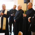 Bezdomni spotkali się na śniadaniu wielkanocnym - Radio Kielce