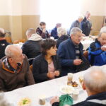 Bezdomni spotkali się na śniadaniu wielkanocnym - Radio Kielce