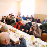 Bezdomni spotkali się na śniadaniu wielkanocnym - Radio Kielce